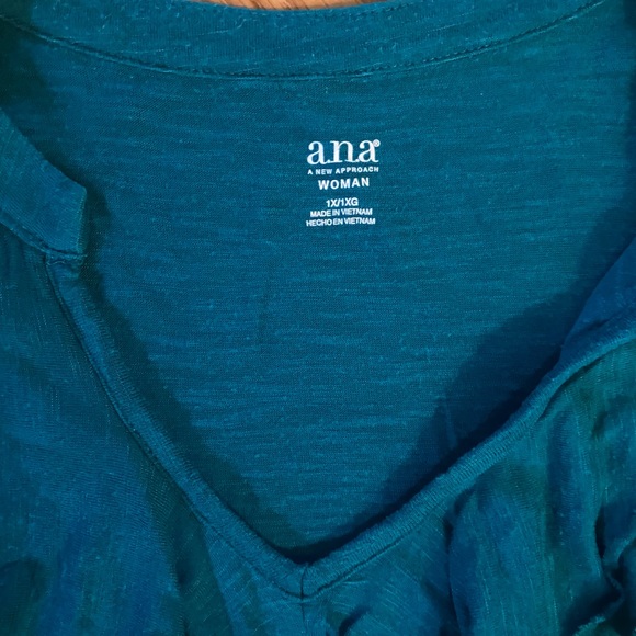 Emerald colored Ana blouse - Picture 2 of 3